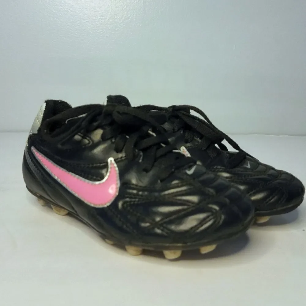 Nike soccer ⚽️ cleats kids size 10 pink and black
